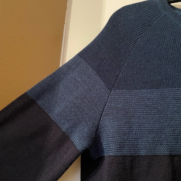 Italian Yarn Calvin Klein Sweater - Picture 4 of 4